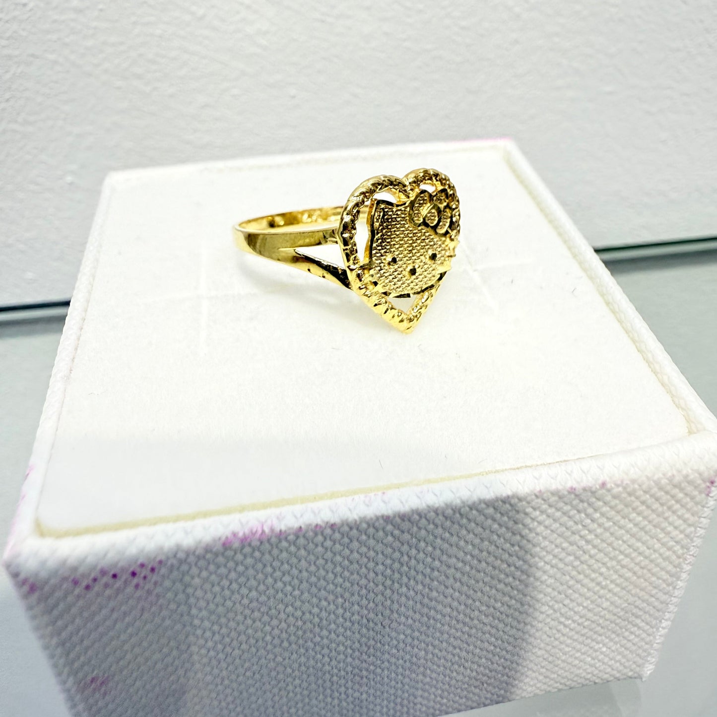 1055- NEW 14K Hello Kitty Heart Shape Ring W.G