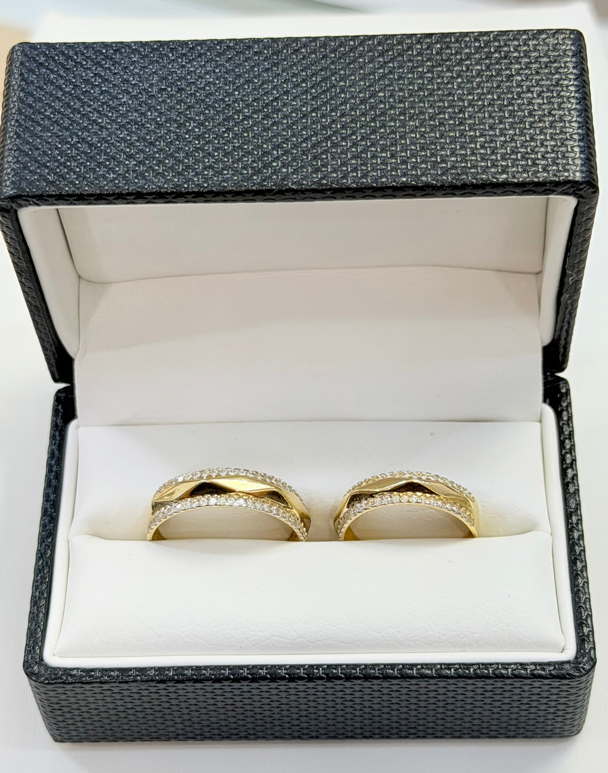962-NEW 14K Gold Wedding Ring Band Set W.G