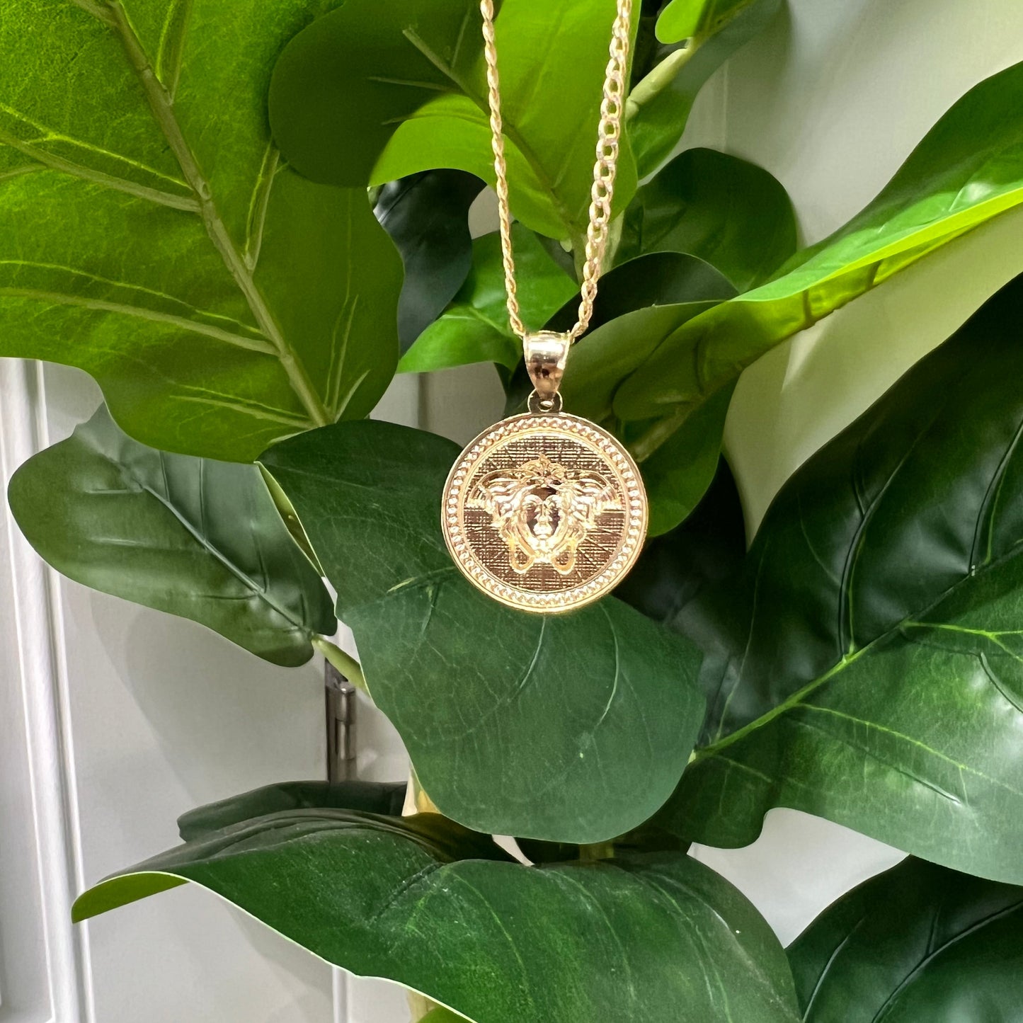 1310- NEW 10K Medusa Round Pendant W.G