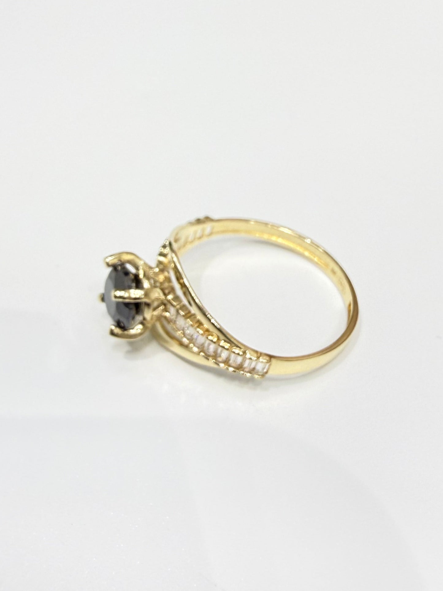 1586- NEW 14K Gold Fashion Black Stone Ring W.G