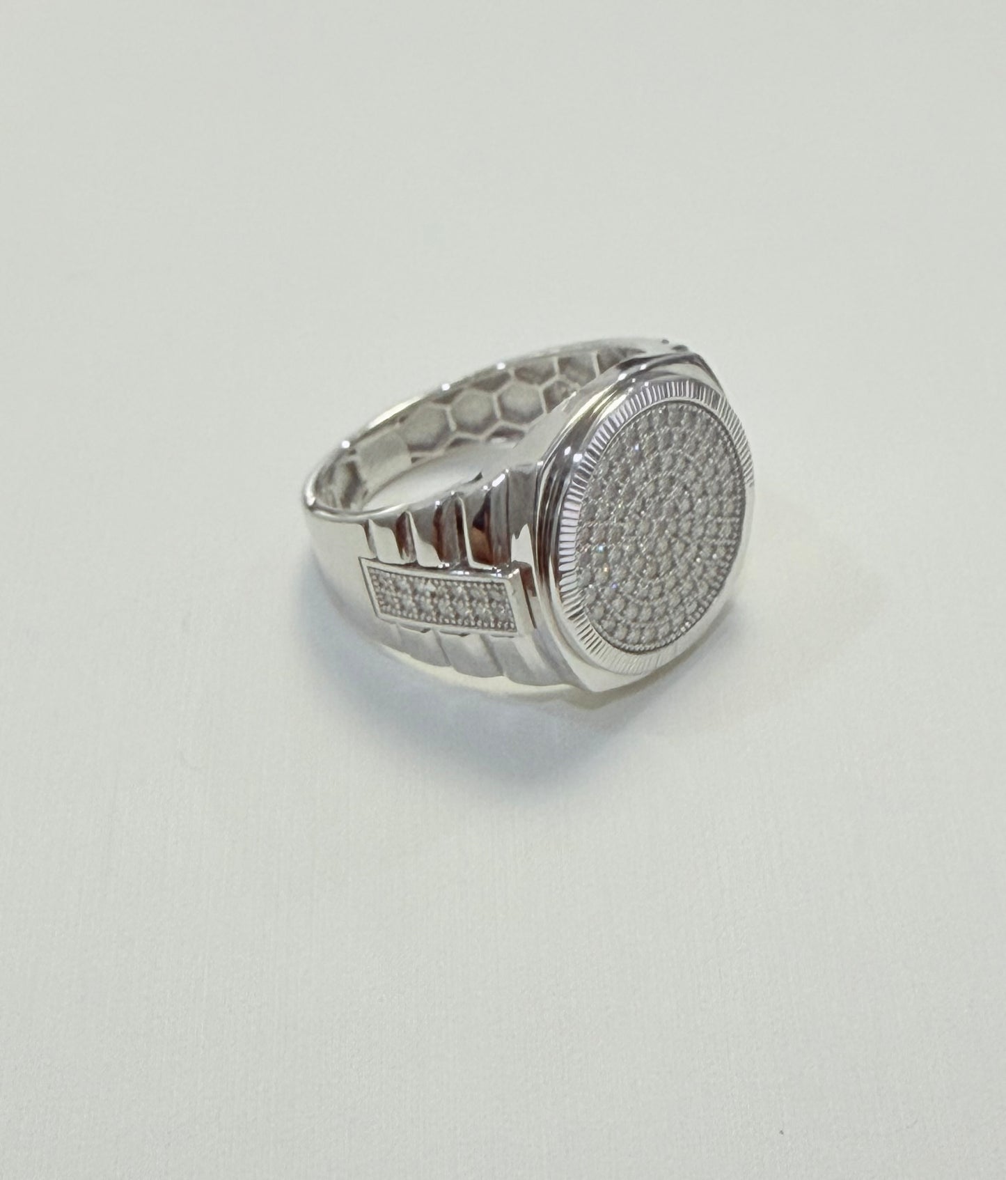 S1141- .925 Sterling Silver Ice Out Round Men’s Ring W.G