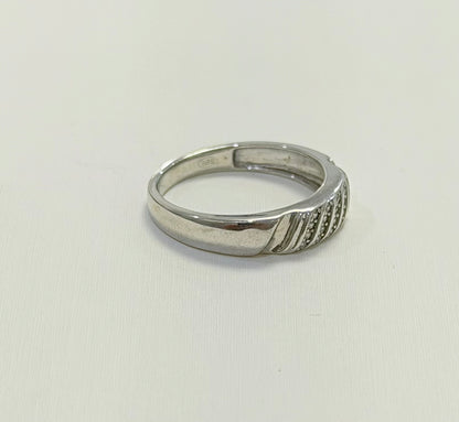 S565- NEW .925 Thin Band Silver Ring W.G