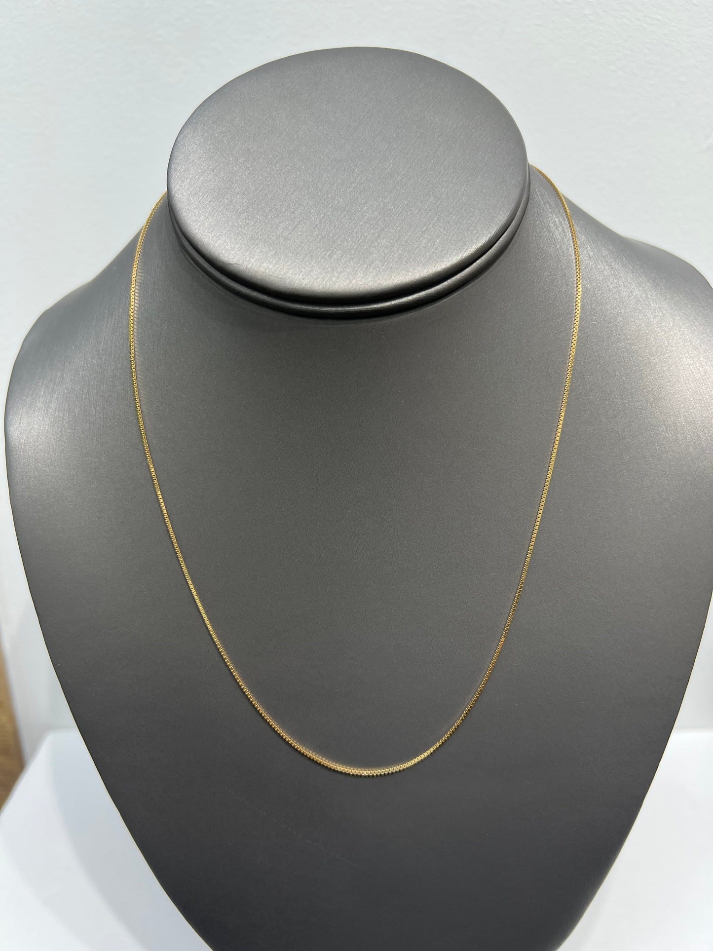 00169-NEW 14K Hollow Box Chain (.9MM) W.G