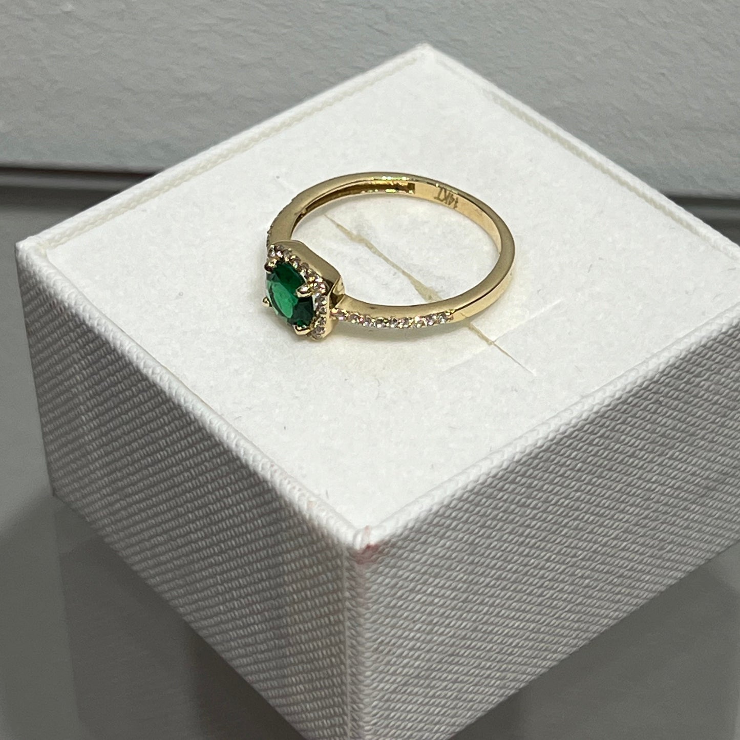 998-NEW 14k Green Square Gold Ring (W.G)