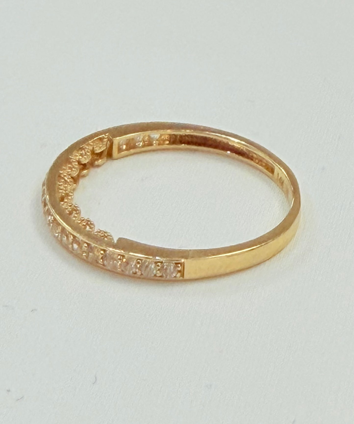 1716- NEW 14K Thin Cz Wedding Band Sz7.5 W.G