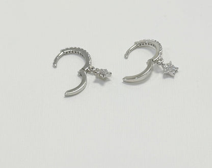 S734- NEW .925 Silver Star Dangling Earrings
