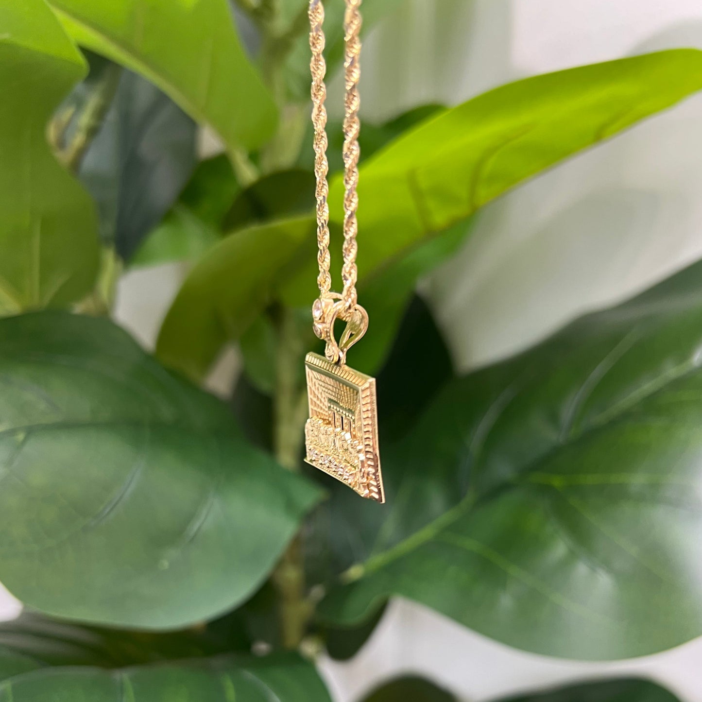 1232- NEW 14K The Last Supper Gold Square Pendant W.G