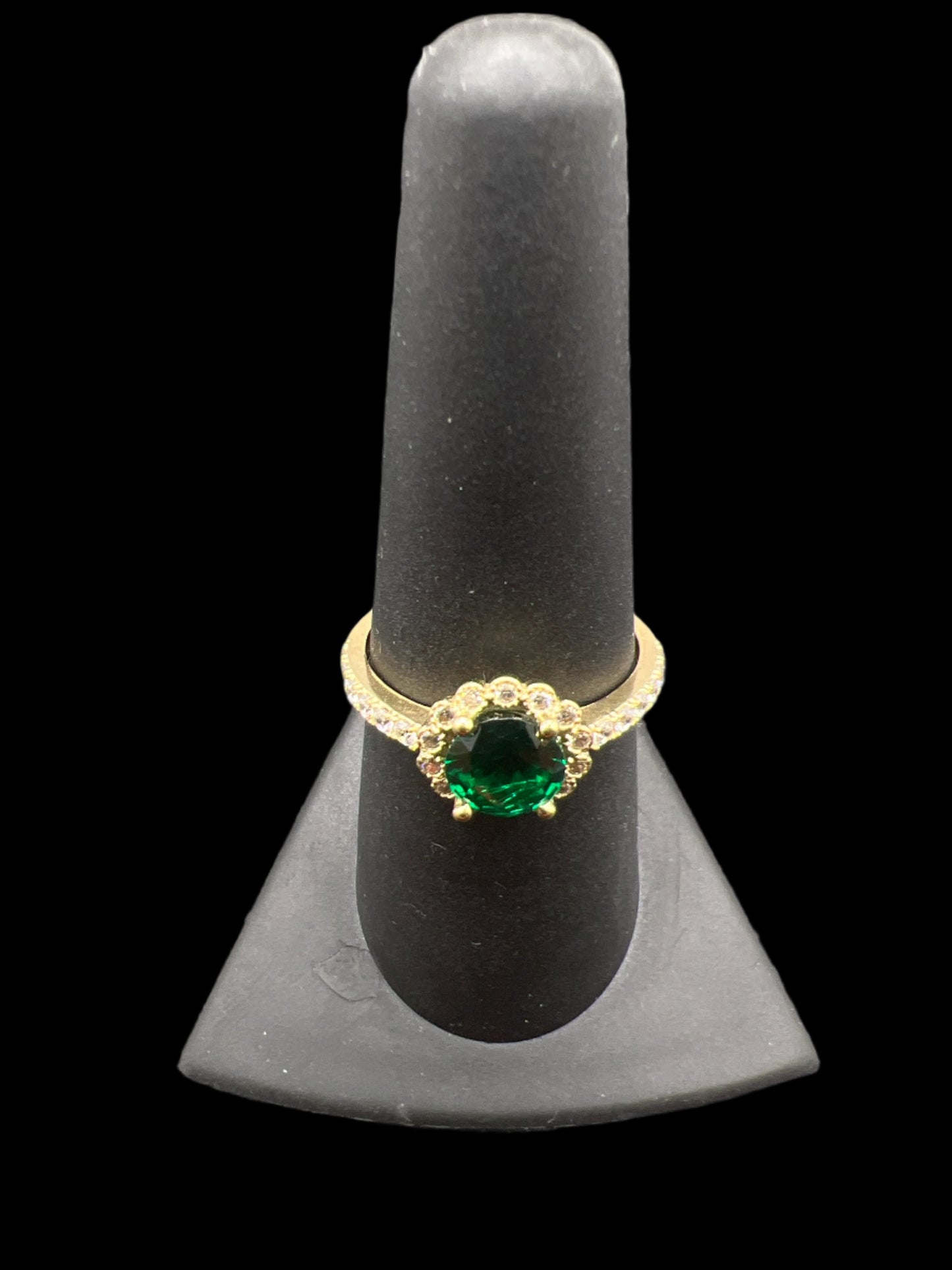 361- Anillo de compromiso con piedra verde de 14 quilates