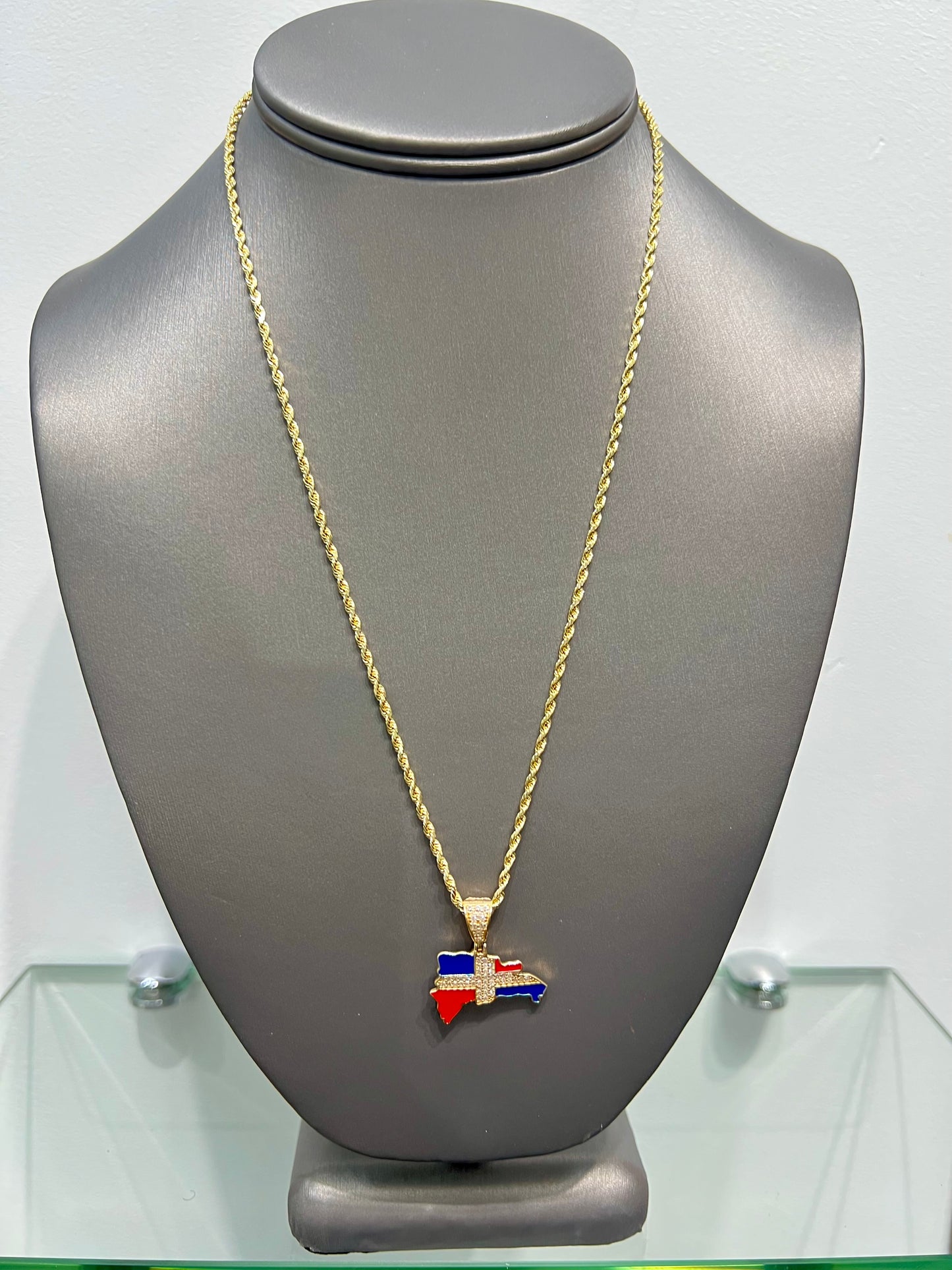C12- NEW Semi Solid Rope Chain and Dom Rep Pendant .W.G