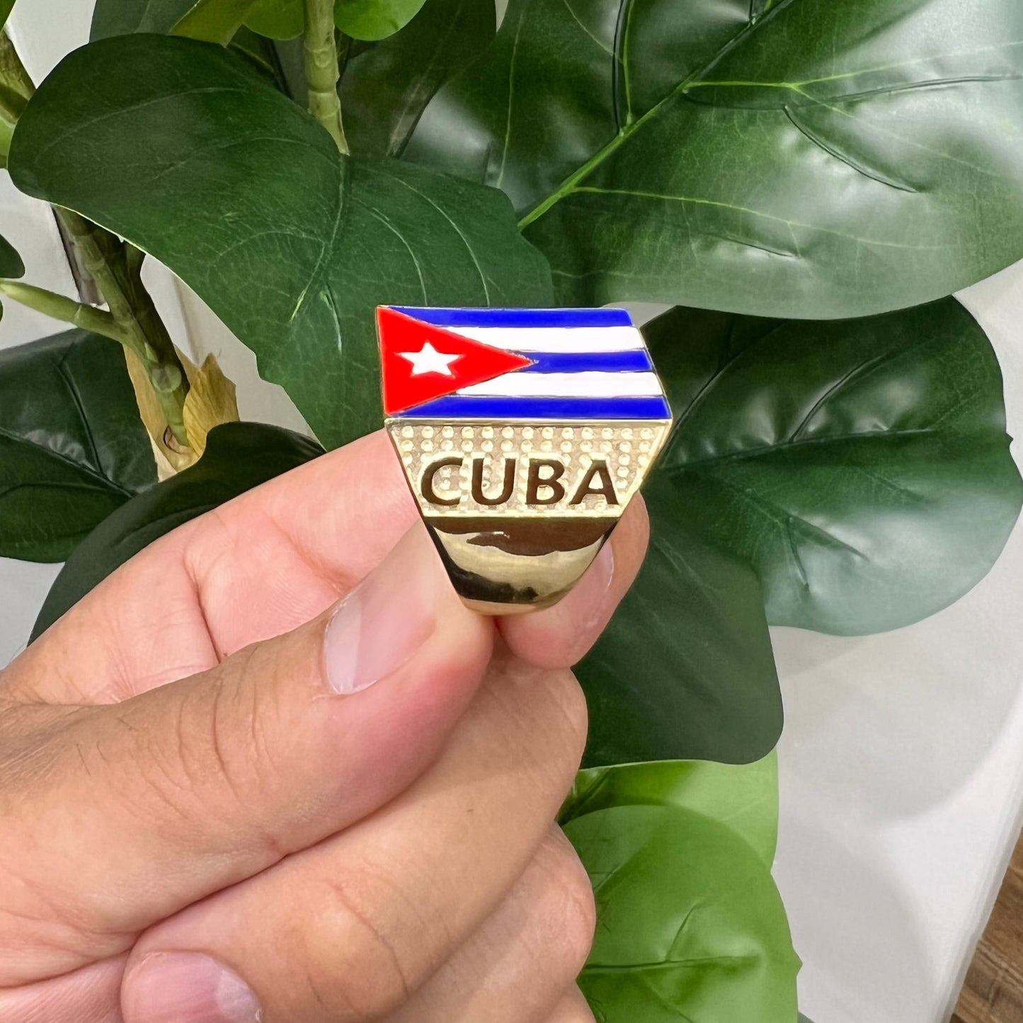 1251- NEW 10K Cuban Flag Square Men's Ring W.G