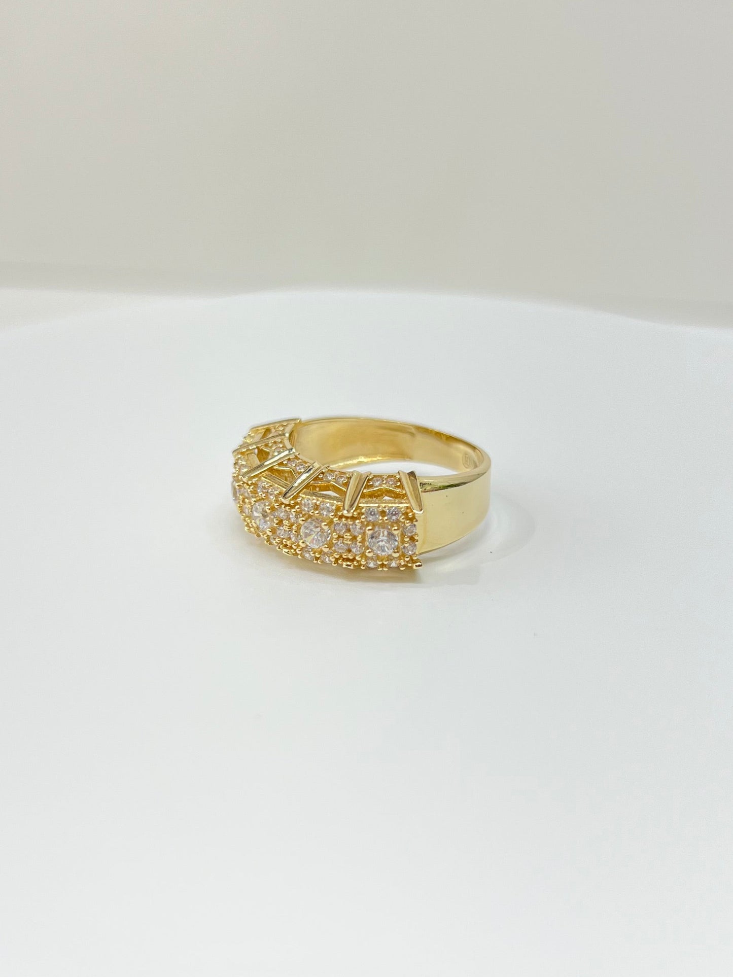 945- NEW 14K Crown Ring Cz Stones W. G