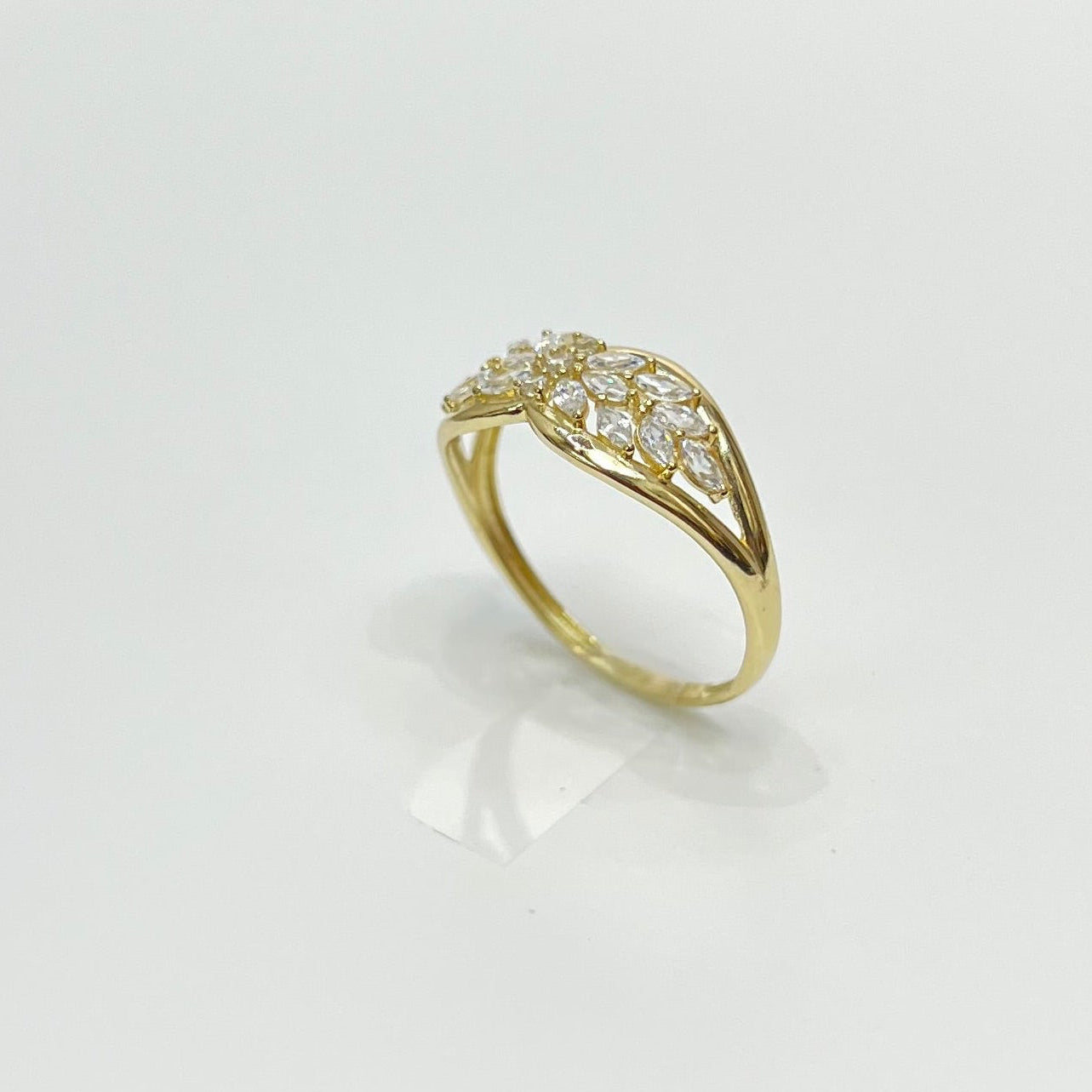 1477- NEW 14K Gold Cluster Ring W.G