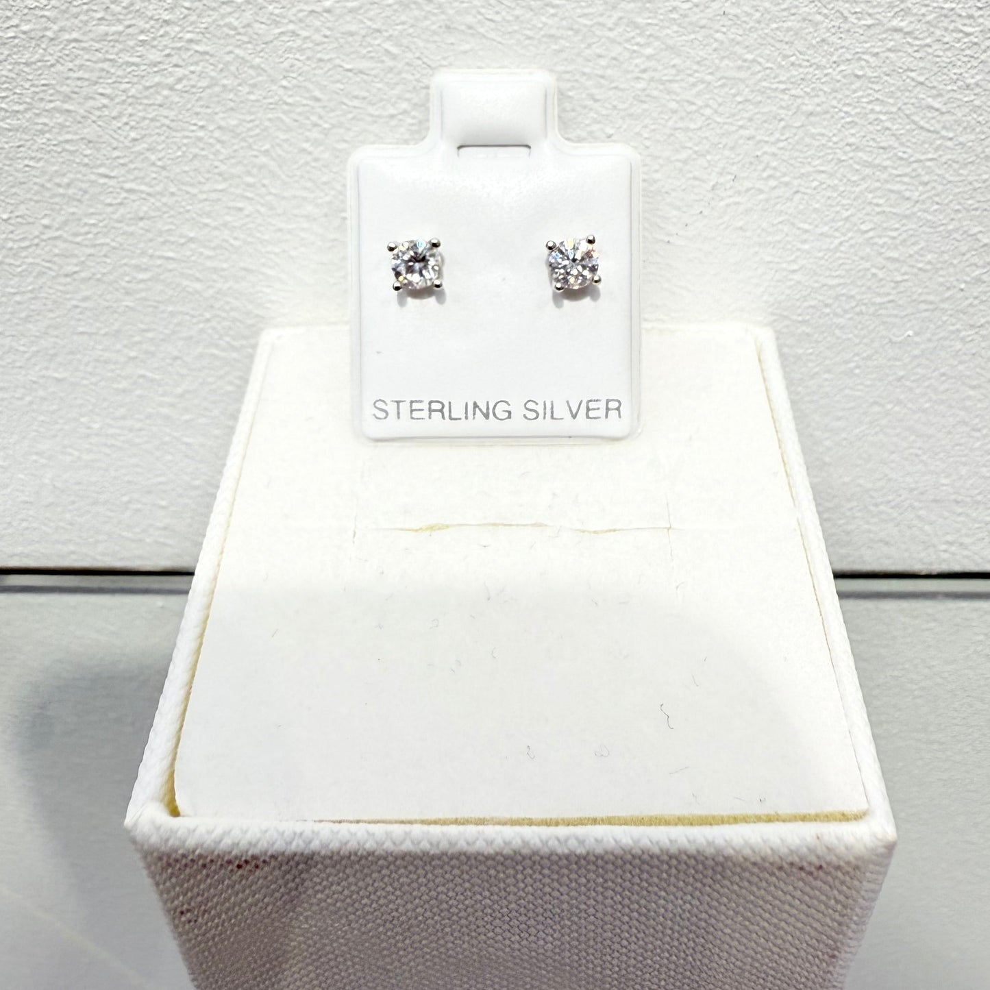 D1- NEW .925 Sterling Silver Diamond Stud Earrings (4mm) W.G