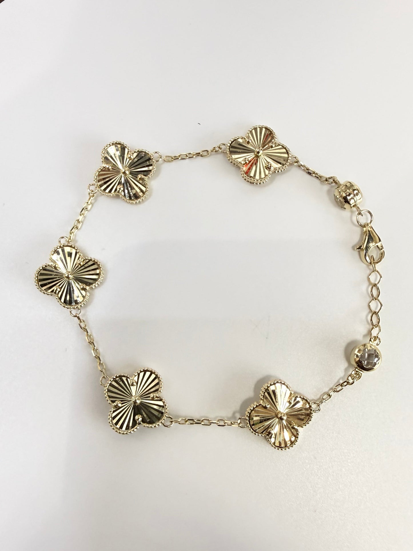 1163- NEW 14K Gold Trebol Bracelet 7” + .5 Ext (11.5mm) W.G