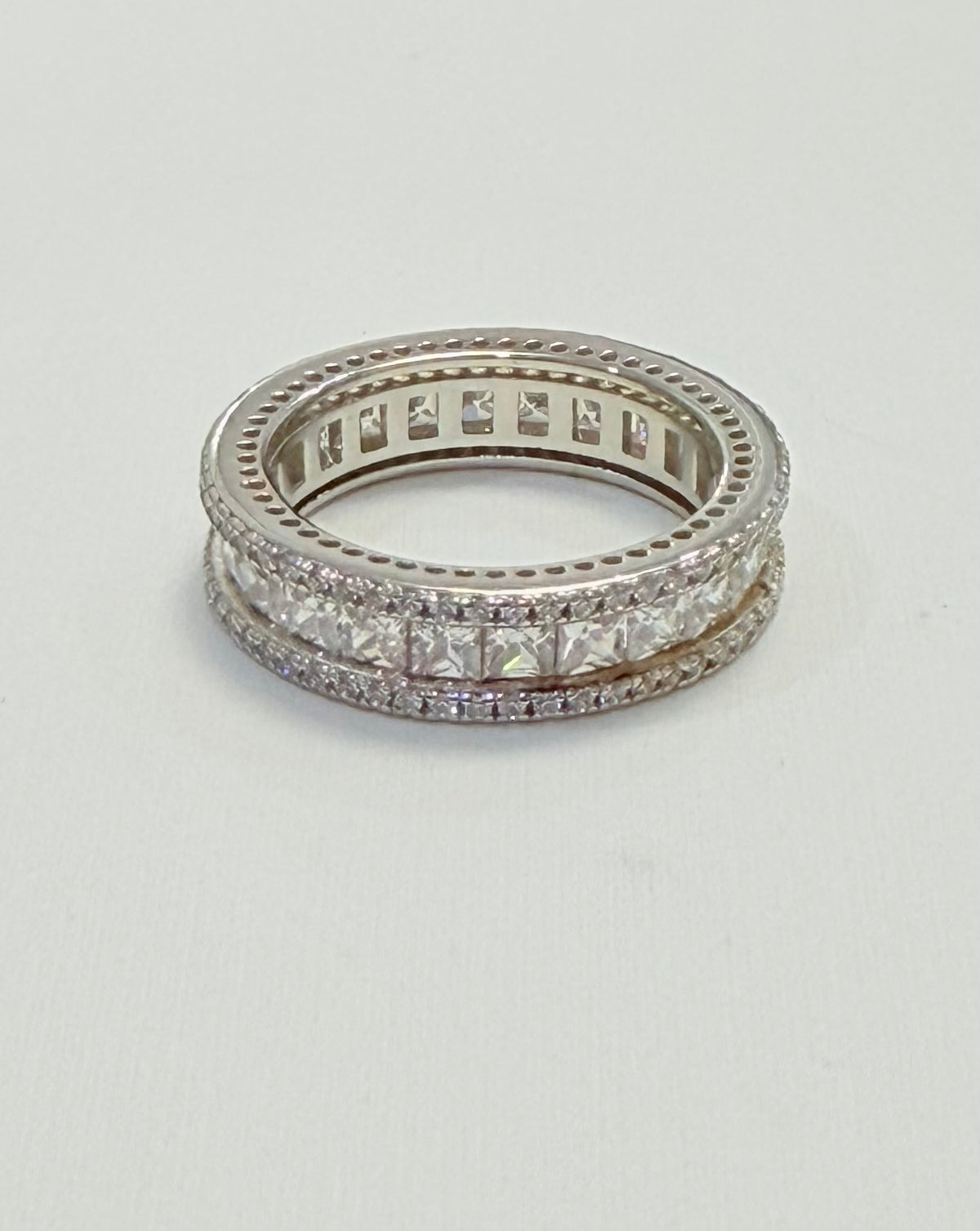 S559- .925 Sterling Silver Band Cz Stones W.G