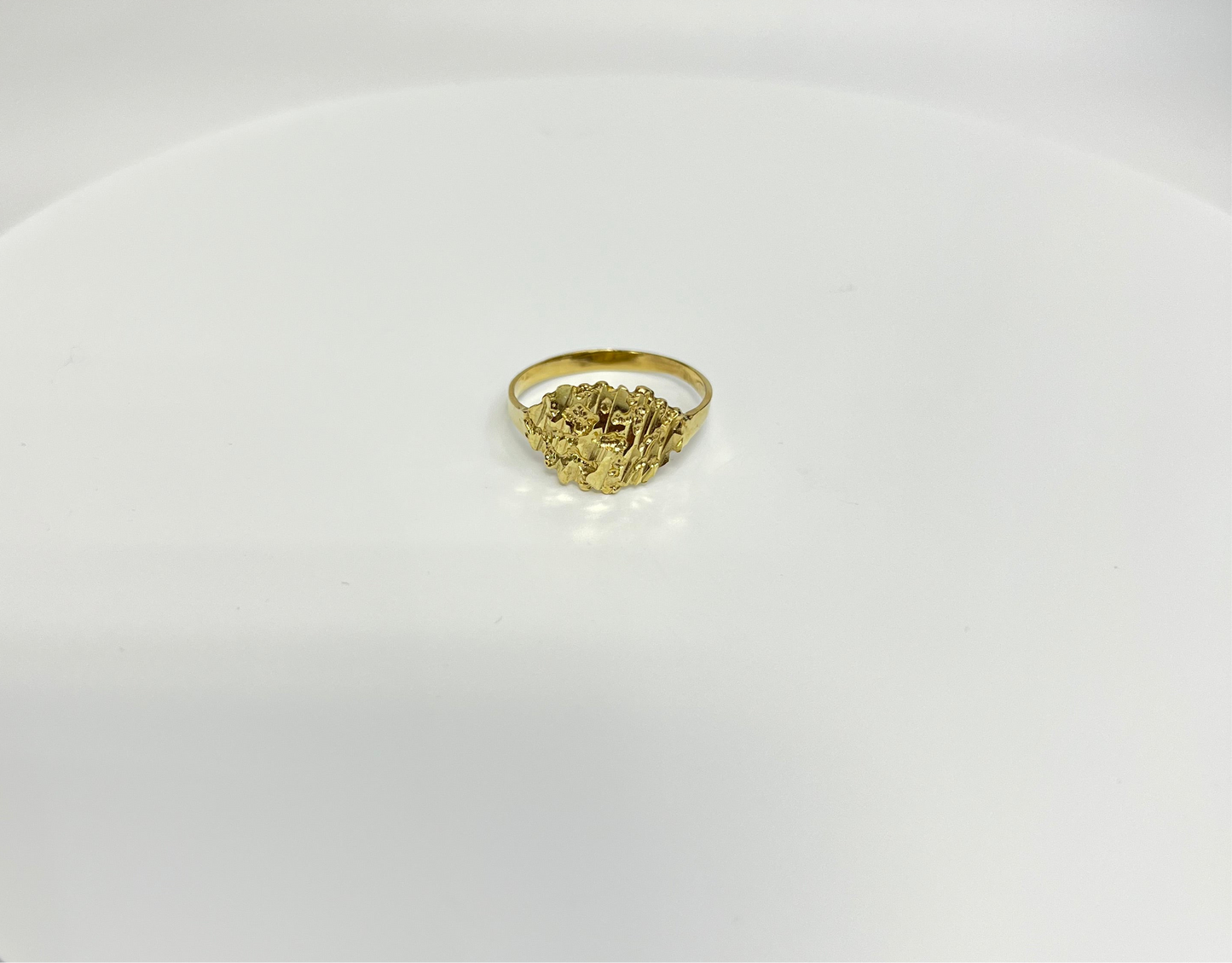 504- NEW 10K Nugget Oval Ring (W.G)