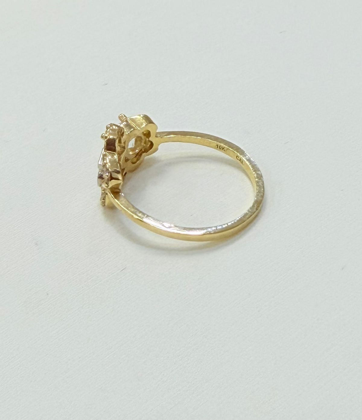 1485- NEW 10K Flower Quinceañera Ring W.G