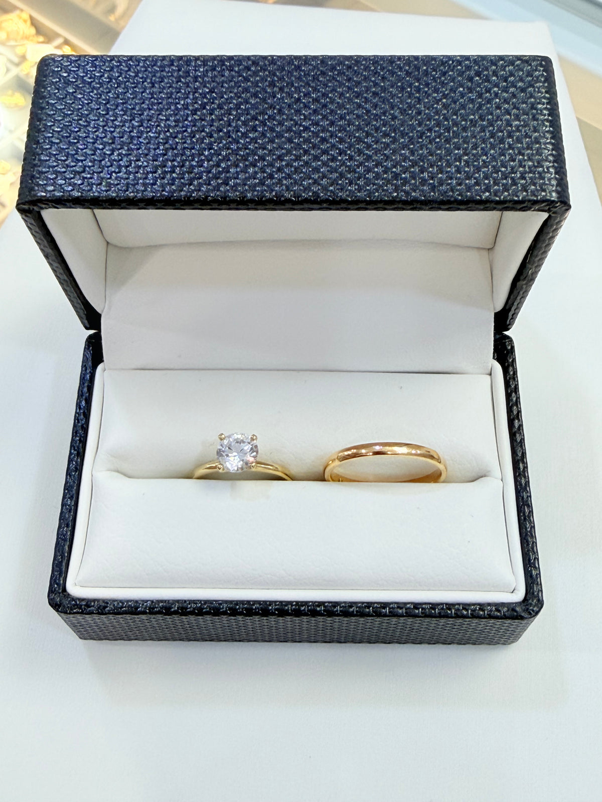 1127- NEW 14K Gold Solitaire Wedding Ring Set W.G