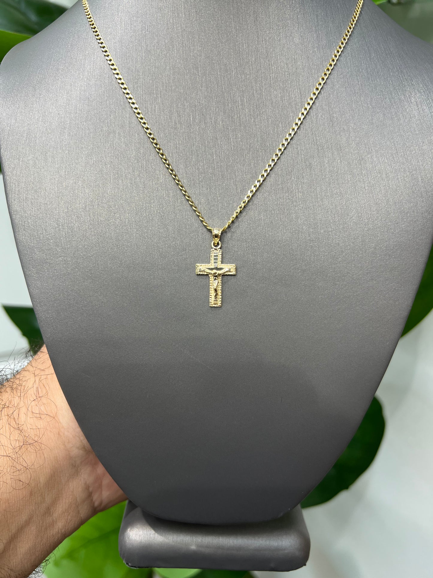 1316- 10K Gold Crucifix Pendant W.G