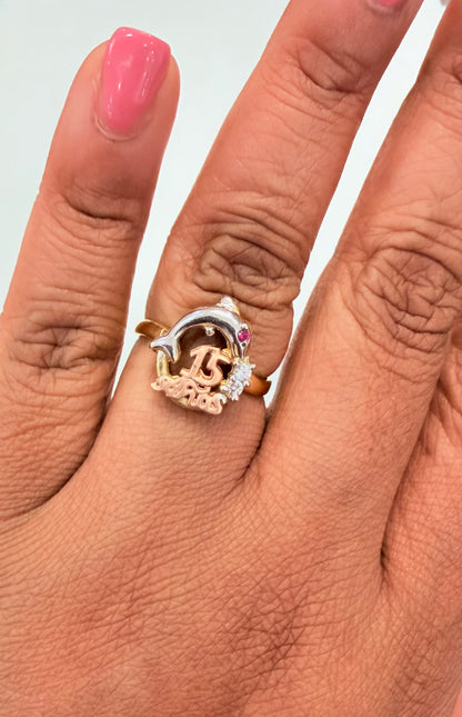 351- Anillo de quinceañera de oro de 14 quilates con delfín y número 15