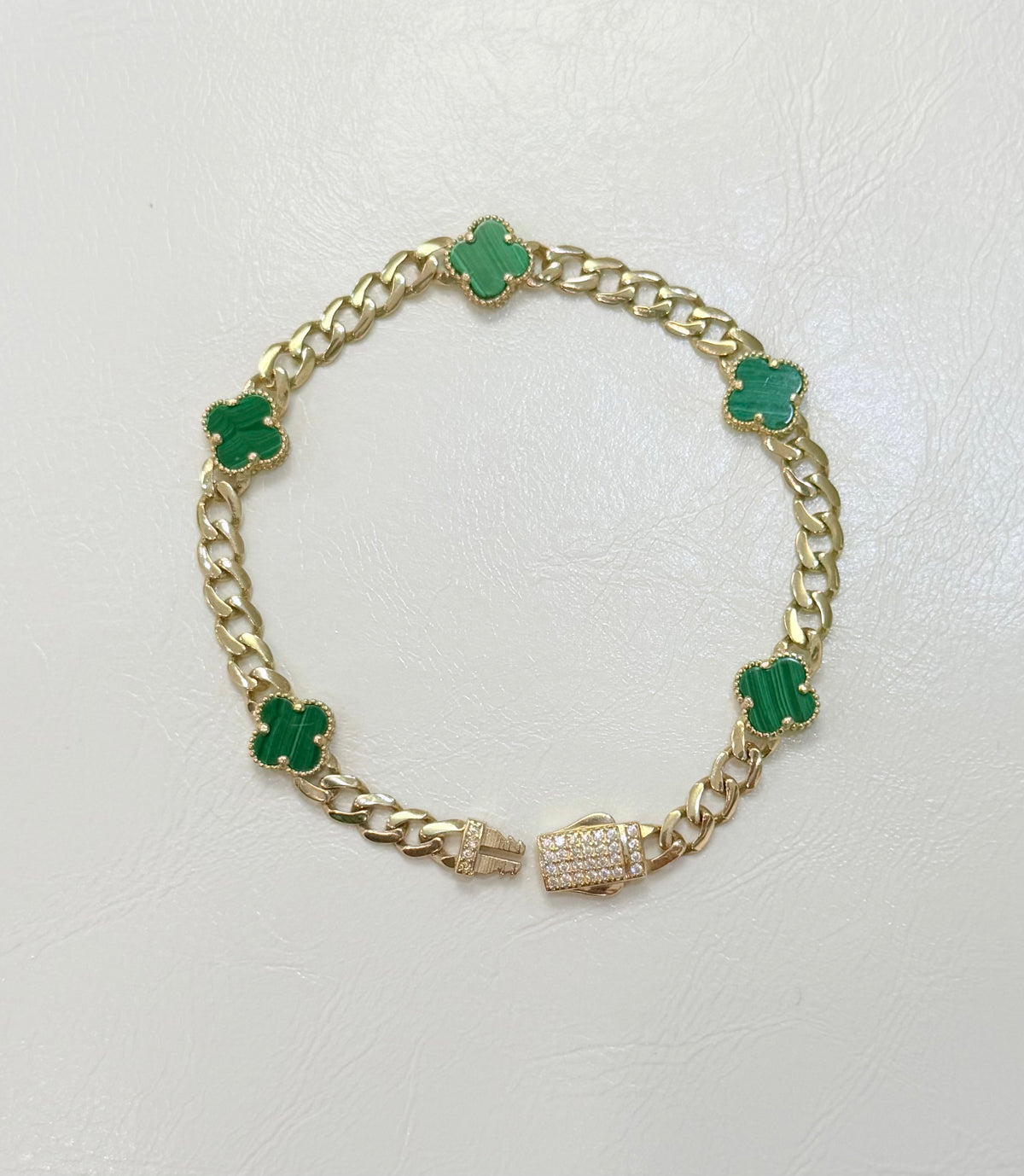 1813- NEW 14K Hollow Green Trebol Bracelet 7.5” (9.2mm) W.G