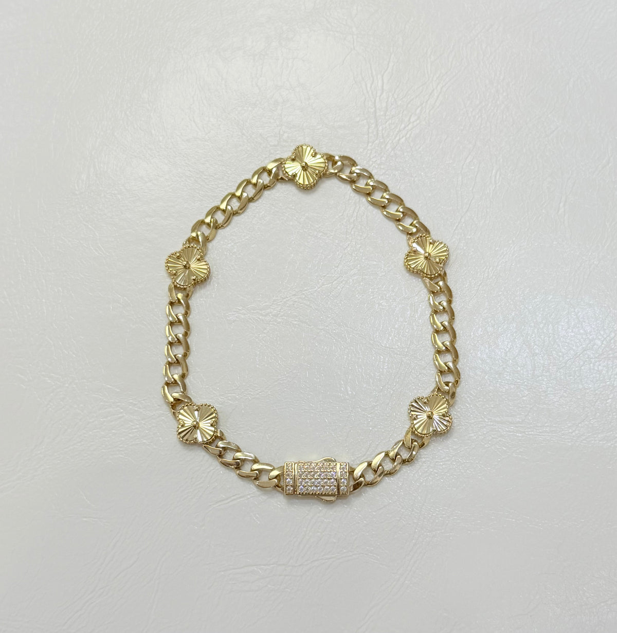 1812- NEW 14K Hollow Gold Trebol Bracelet 7.5” (9.1mm) W.G