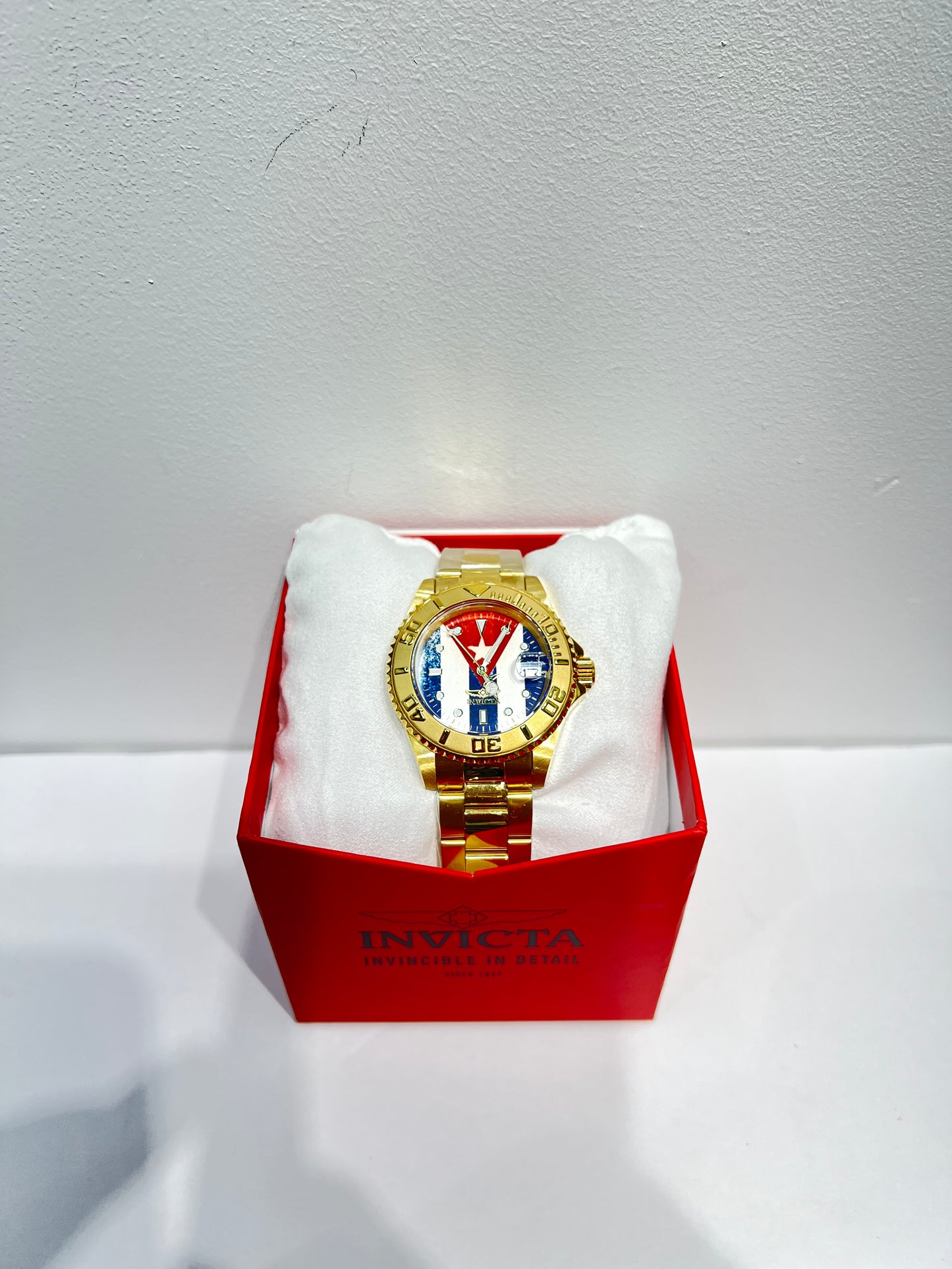 R18- NEW Invicta Cuban Flag Men’s Watch (40mm) W.G