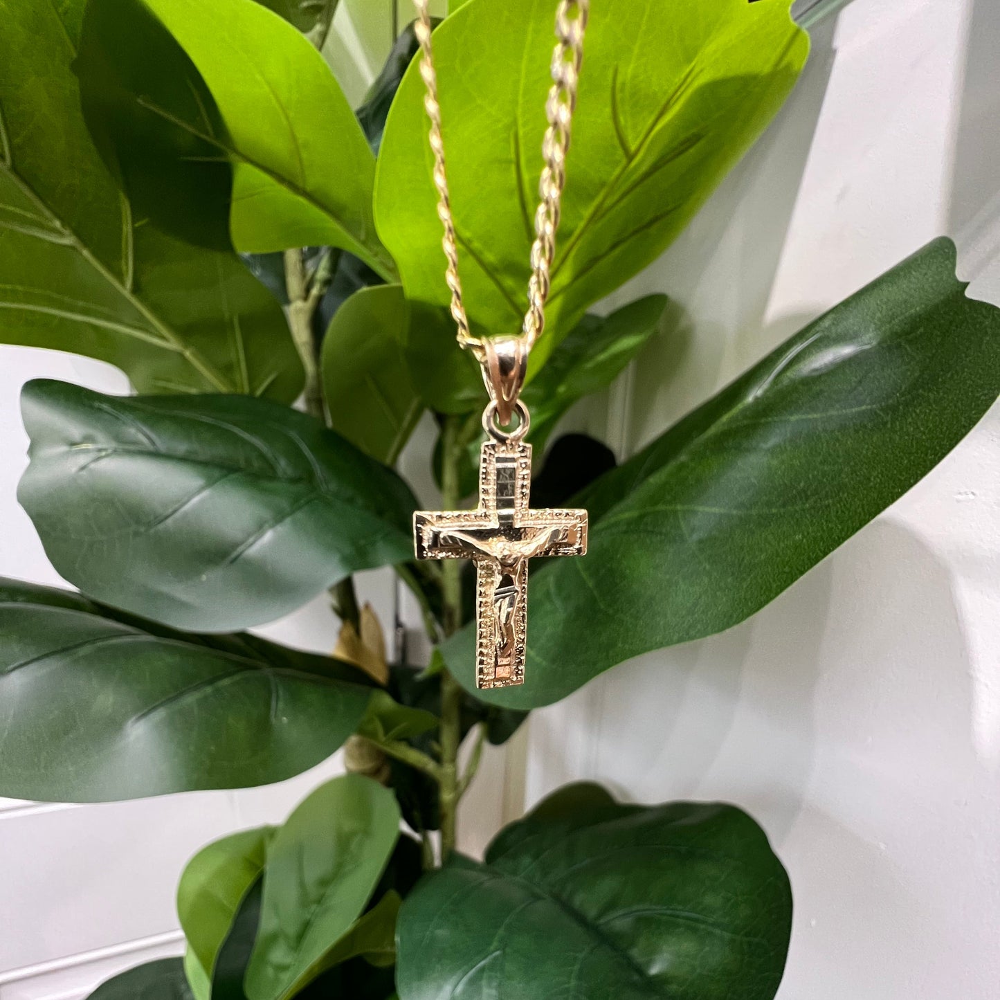 1316- 10K Gold Crucifix Pendant W.G