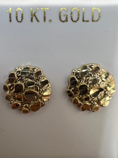 1665- NEW 10K Round Nugget Diamond Cut Stud Earrings (11.8mm) W.G