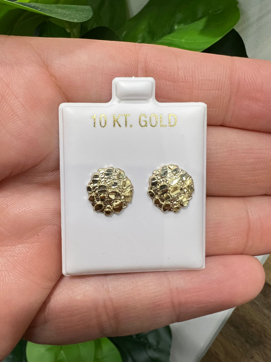 1665- NEW 10K Round Nugget Diamond Cut Stud Earrings (11.8mm) W.G