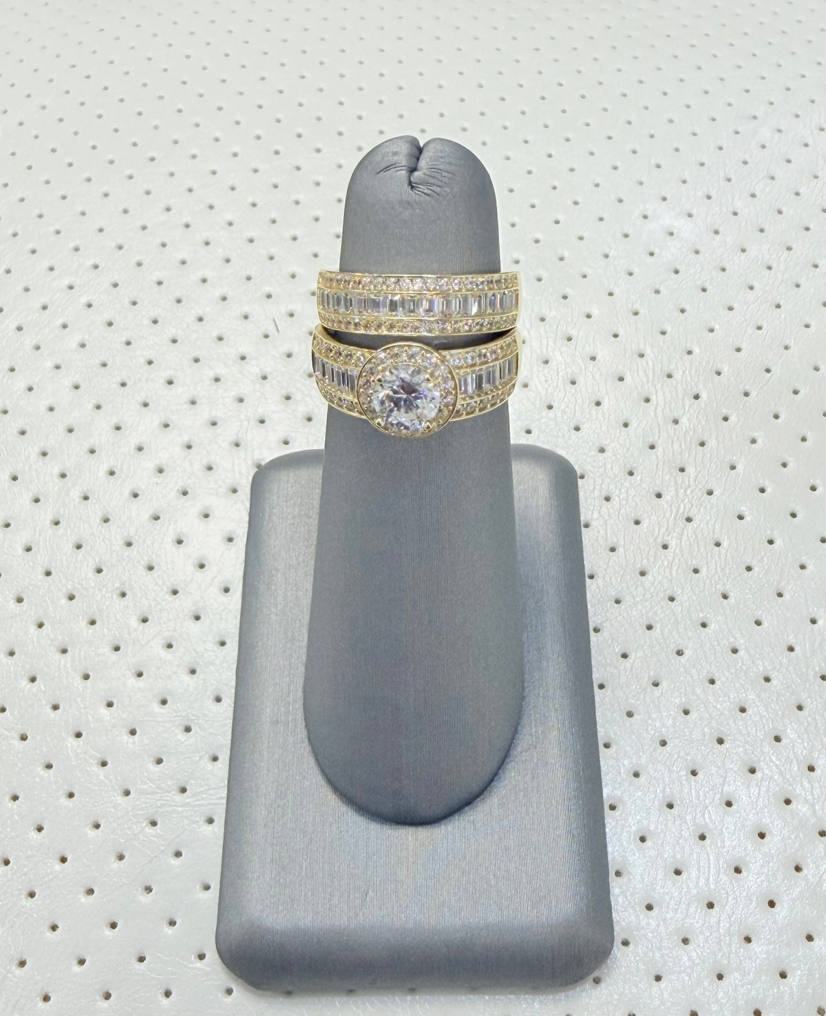 1827- NEW 10K Baguette Cut Wedding Ring W.G