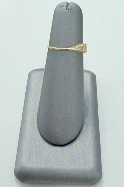 1835- NEW 14K Thin Cz Fashion Ring W.G