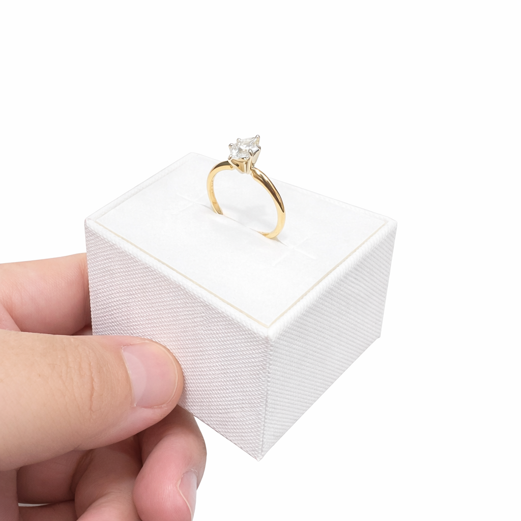 1341- NEW 14K Oval Diamond 💎 Gold Ring W.G