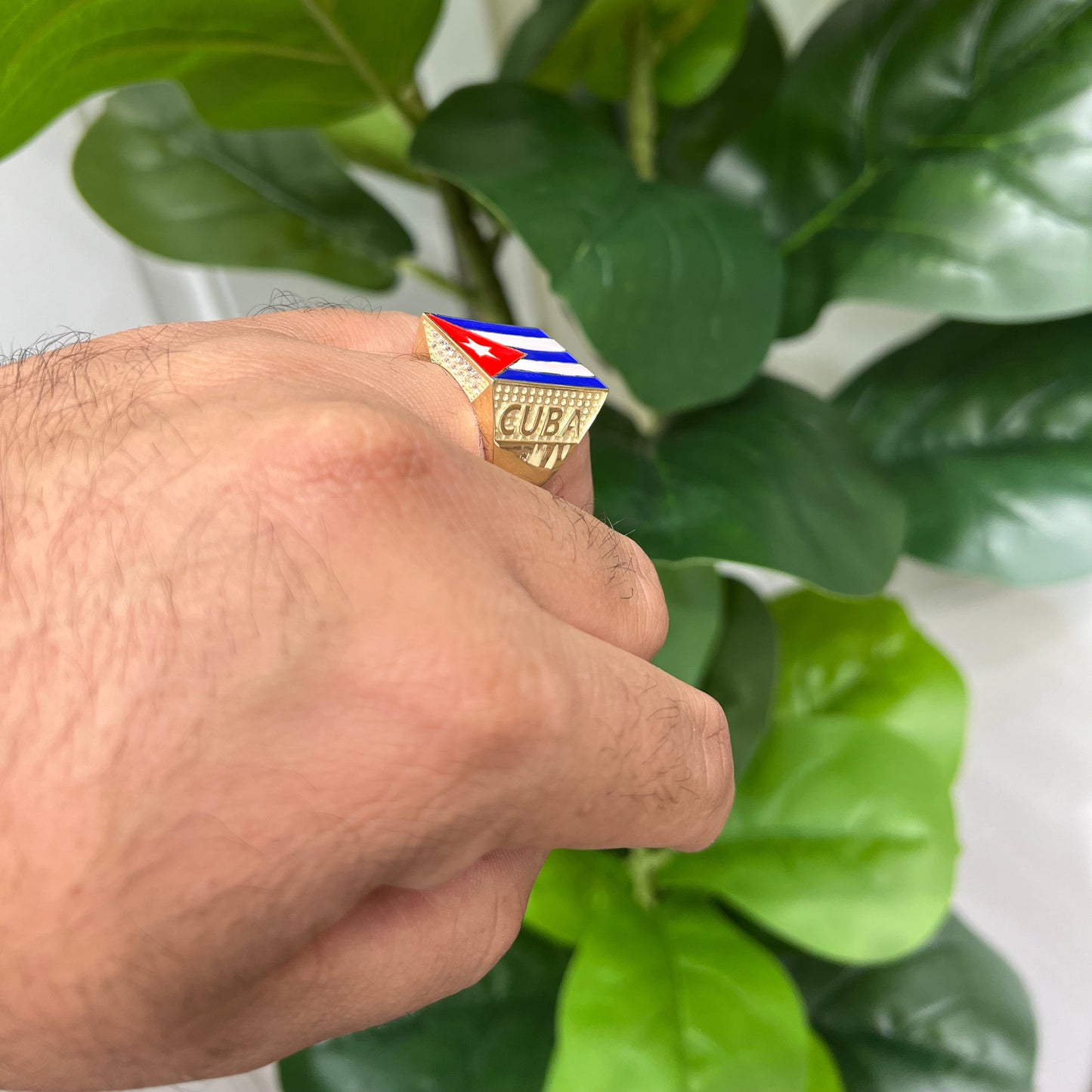 1251- NEW 10K Cuban Flag Square Men's Ring W.G