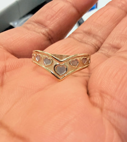 1711- NEW 10K V Shaped Heart Band Ring W.G