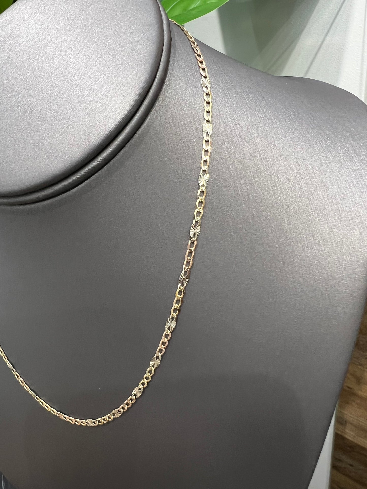 00173-NEW 14K Solid Tri-Tone Figaro chain  (2.27mm).W.G