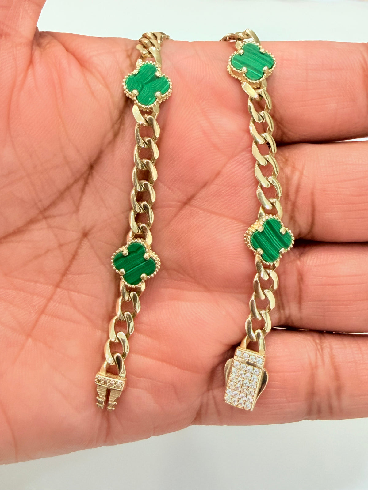 1813- NEW 14K Hollow Green Trebol Bracelet 7.5” (9.2mm) W.G