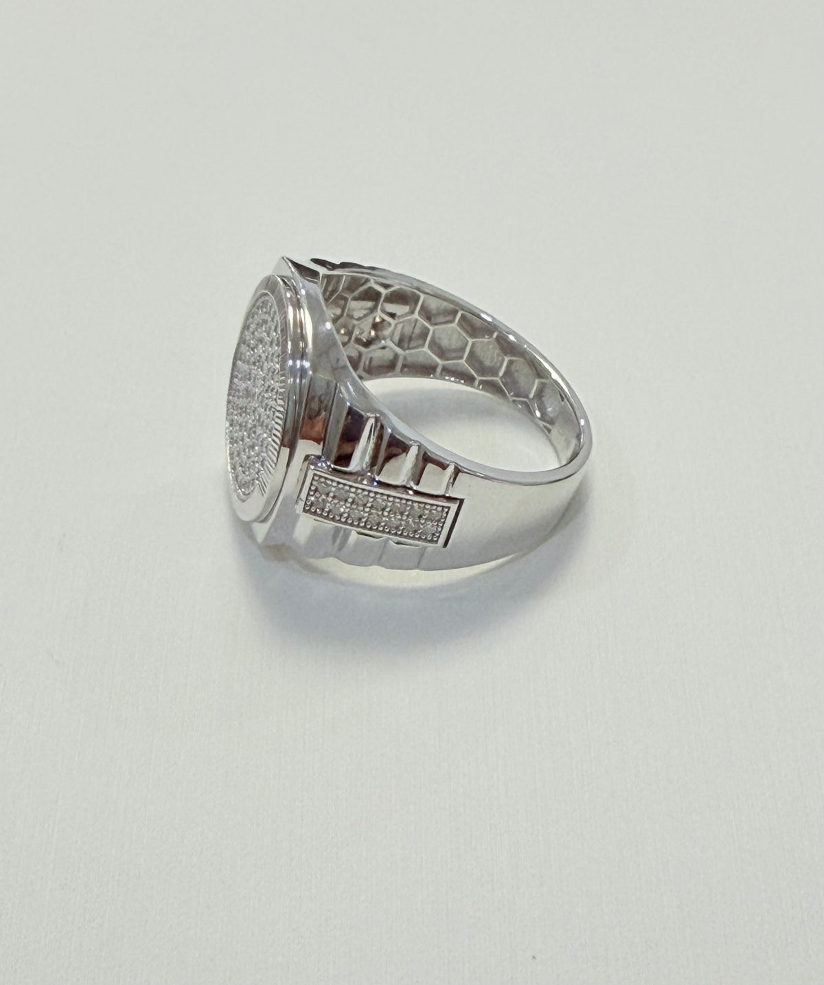 S1141- .925 Sterling Silver Ice Out Round Men’s Ring W.G