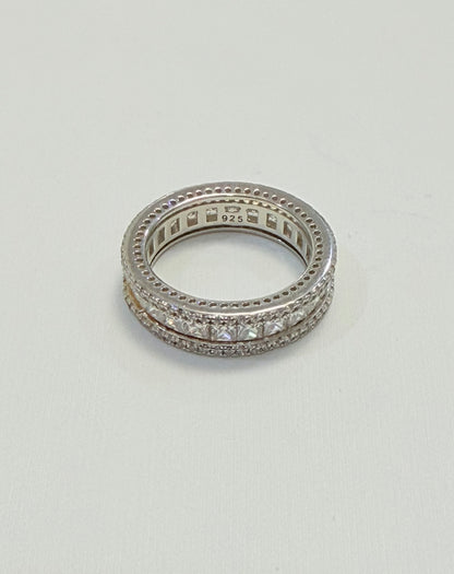 S559- .925 Sterling Silver Band Cz Stones W.G