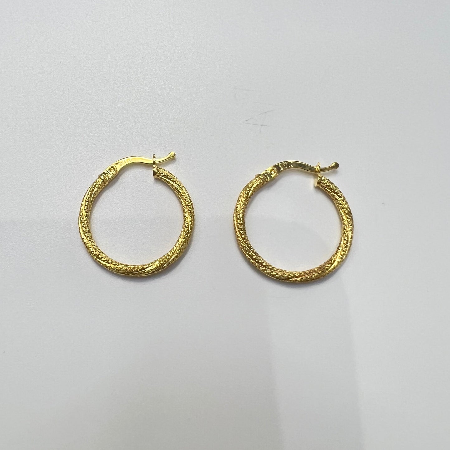 1653- NEW 10k Hoop Fancy Earrings (22.2x2.3mm) W.G