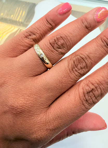1752- NEW 10K Wedding Ring Band W.G
