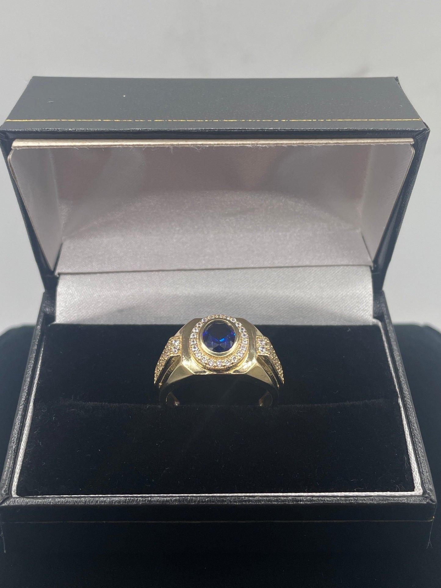 493- 14K Big Blue Stone Ring Sz 10