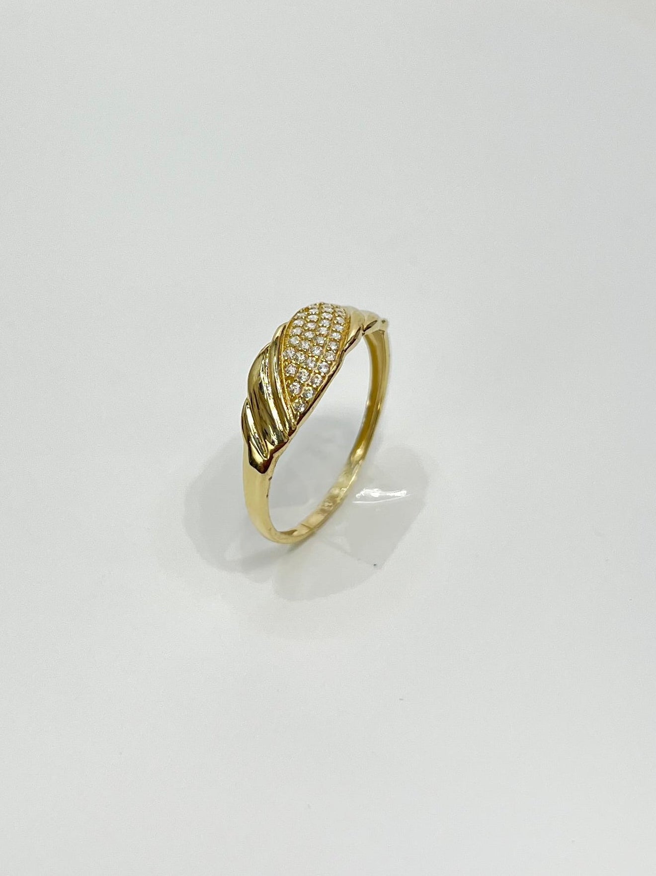 1479- NEW 14K Croissant Gold Ring W.G