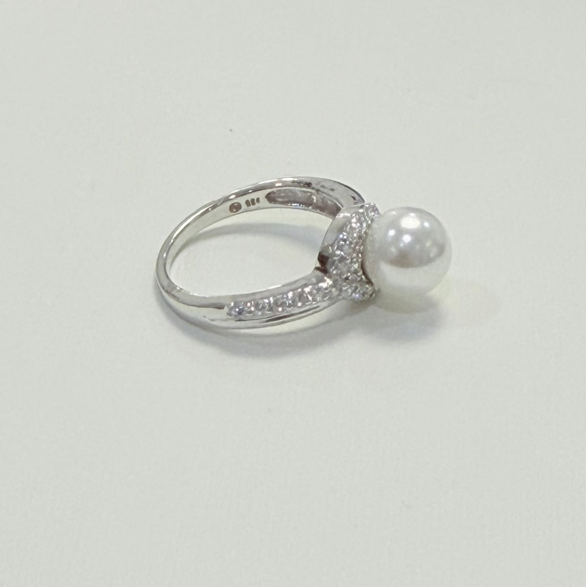 S790- NEW  .925 Sterling Silver Imitation Pearl White Women's Ring W.G