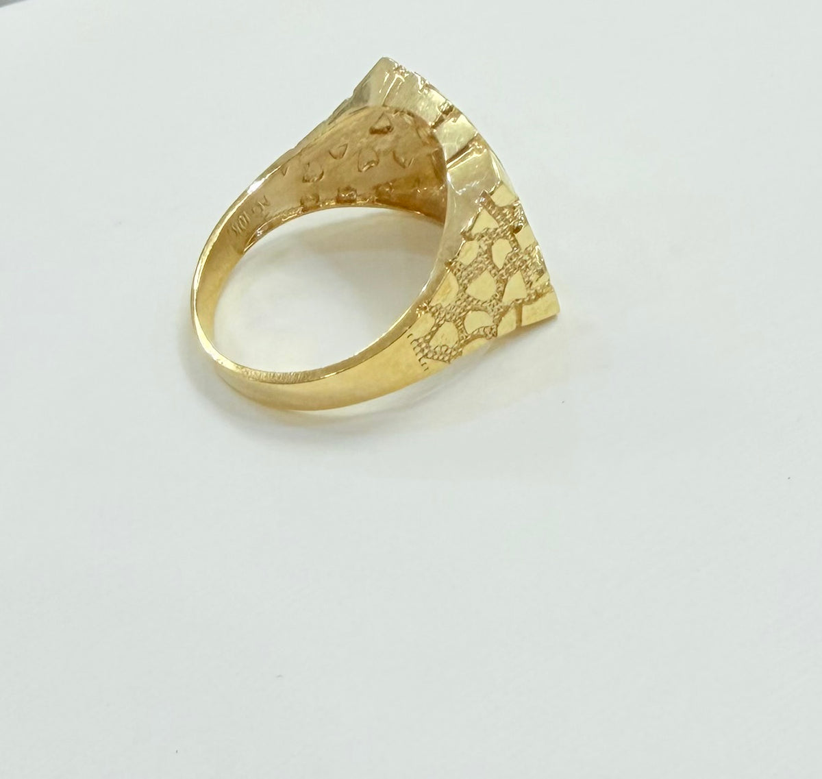 1696- NEW 10K Square Nugget Men Ring W.G
