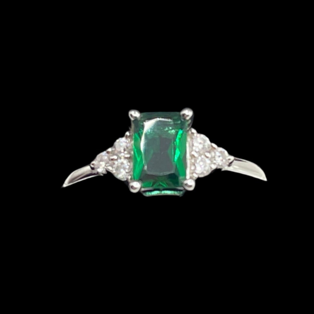 S556- .925 Cut Emerald Cz Stone Ring Size 6