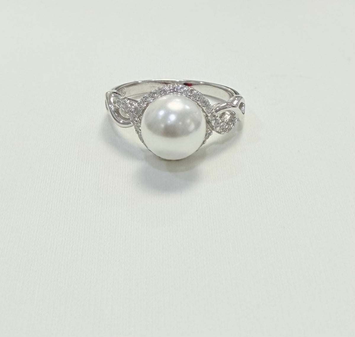 S822- NEW . 925 Sterling Silver Imitation Pearl White Ring W.G