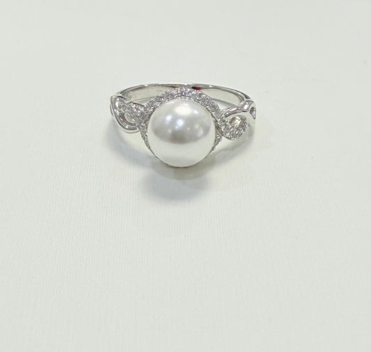 S822- NEW . 925 Sterling Silver Imitation Pearl White Ring W.G