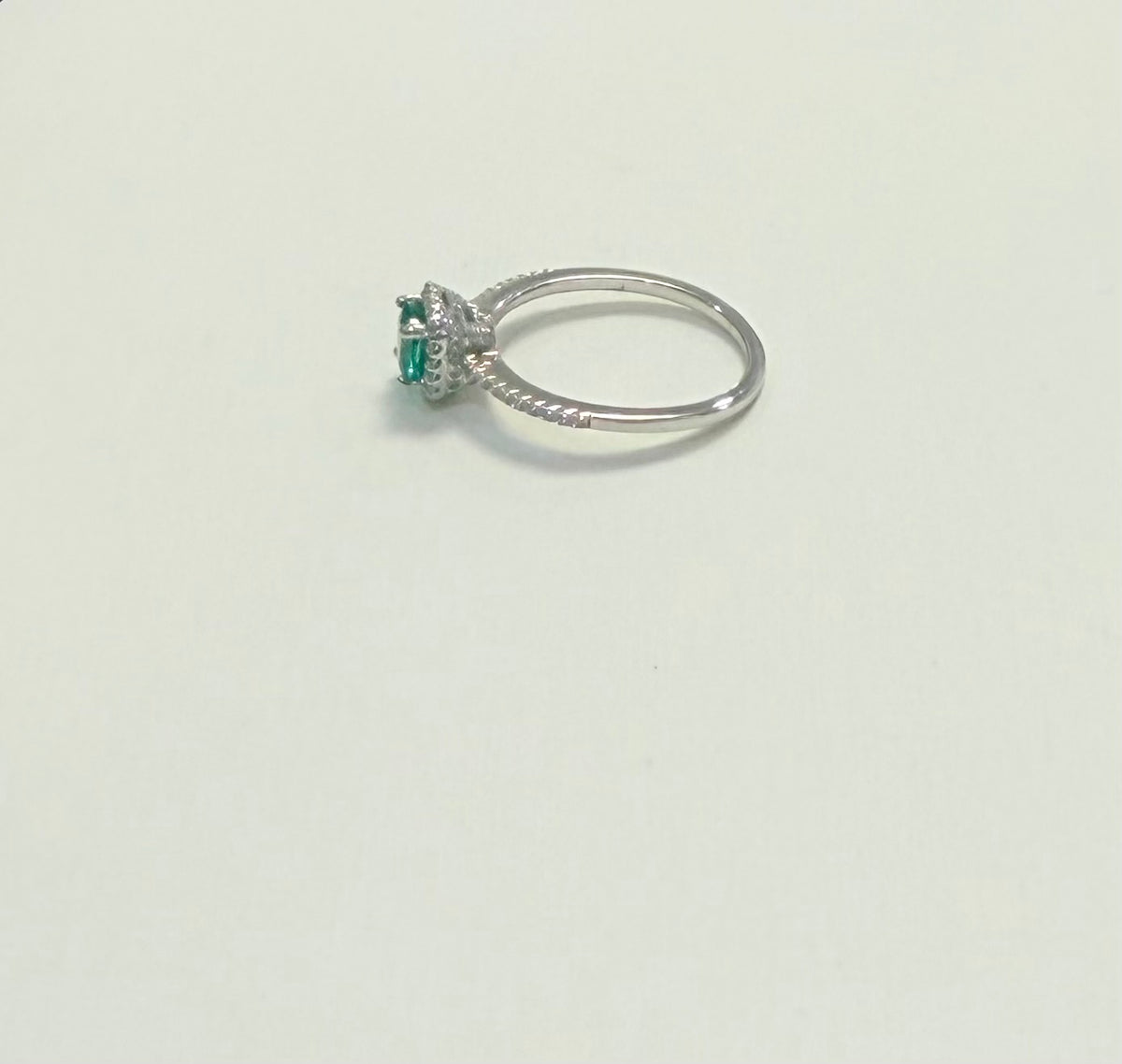 S566- NEW .925 Sterling Silver Thin Green Cz Ring W.G