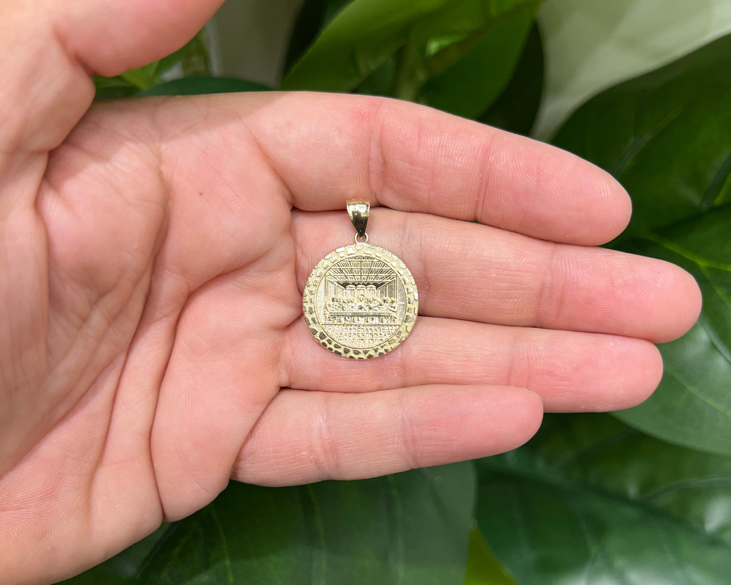 1315- 10K Nugget Round The Last Supper Pendant W.G